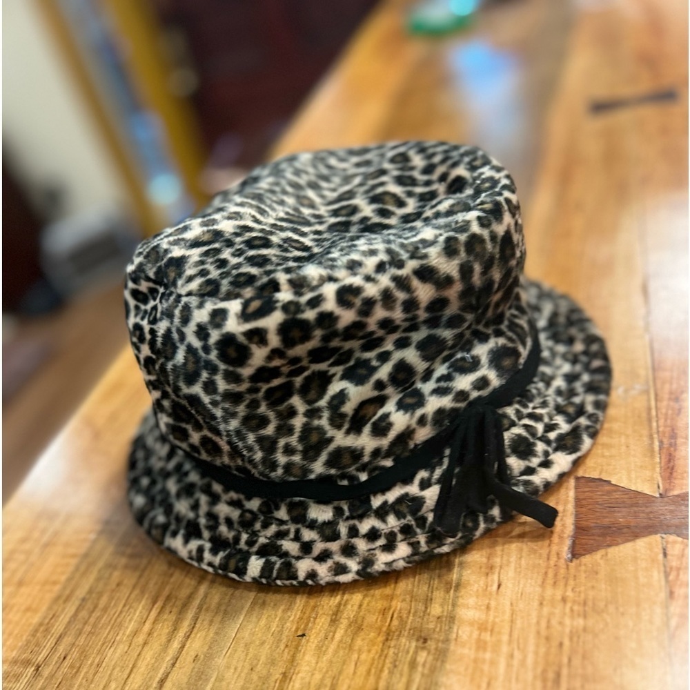 Betmar New York cheetah top hat in GUC